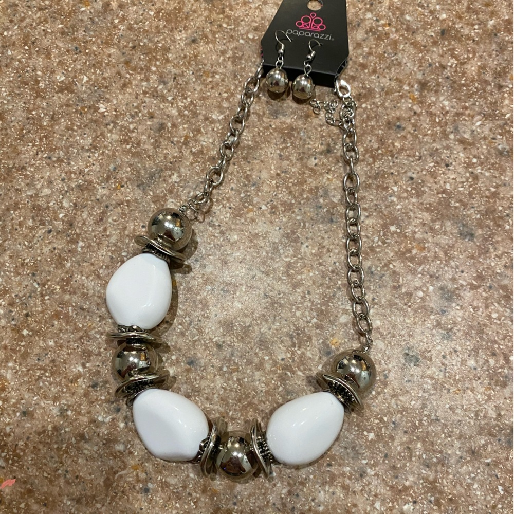 Paparazzi necklace and earrings